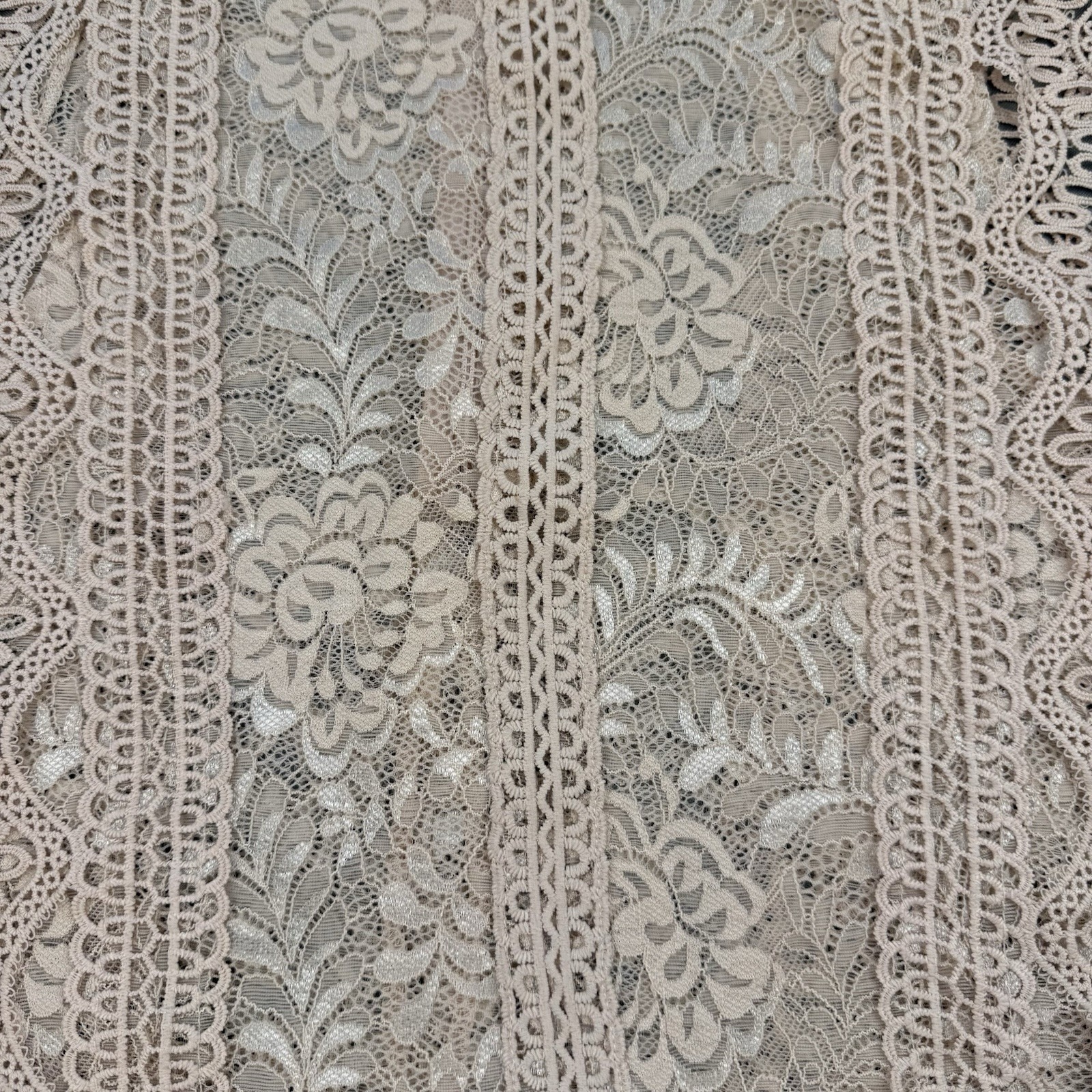 New & Next Women's Elegant Beige Scalloped Lace Sleeveless Blouse Size S — image 2 of 8